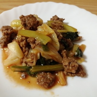 合い挽き肉と小松菜とキャベツのケチャップ炒め